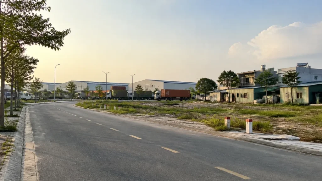 Đất gần khu công nghiệp tại Hà Tĩnh, đường lớn và dân cư đông