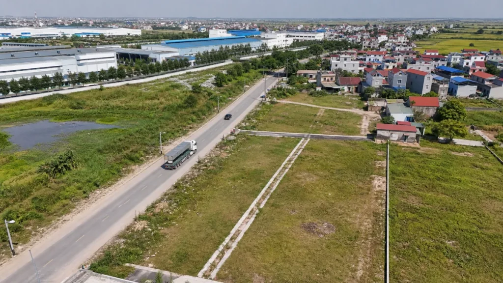 Đất gần khu công nghiệp tại Hưng Yên với đường lớn và khu dân cư đông